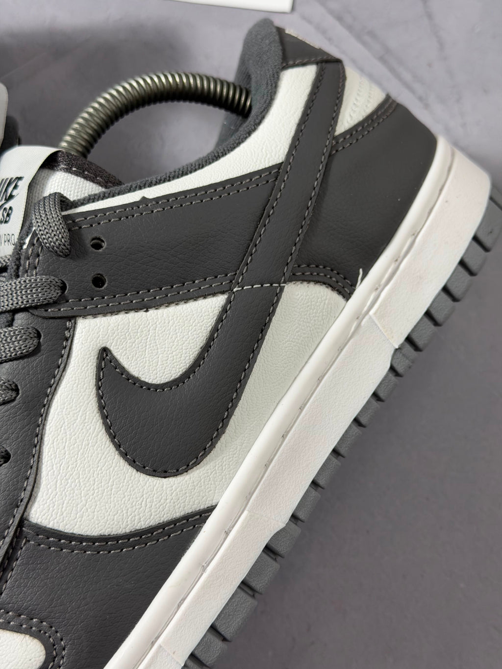 Tênis Nike Dunk Sb Low - Grey/White