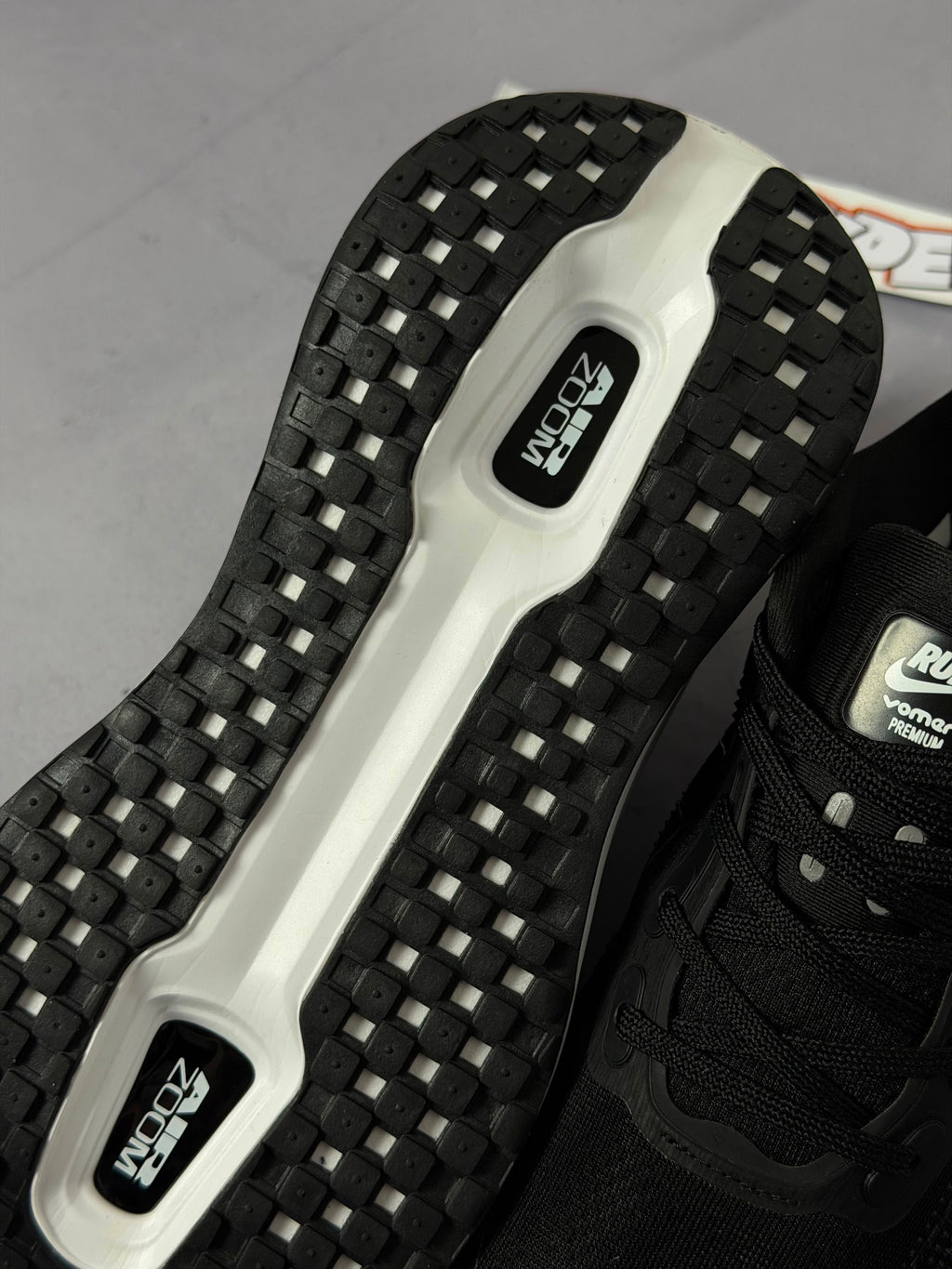 Tênis Nike Vomero - Black White