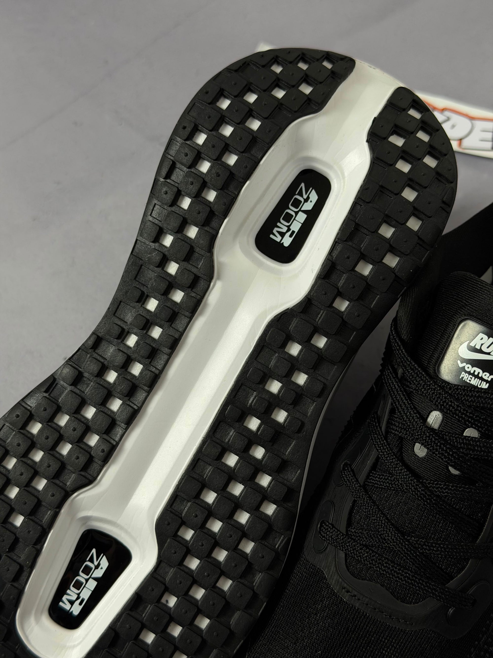 Tênis Nike Vomero - Black White