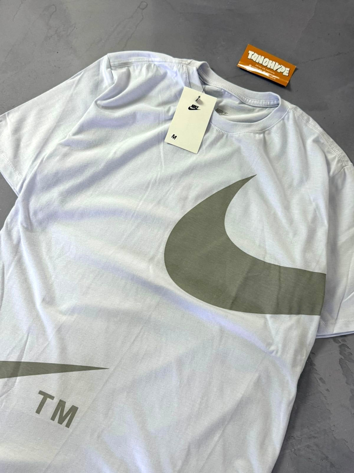 Camiseta Nike Big Swoosh TM - Branca