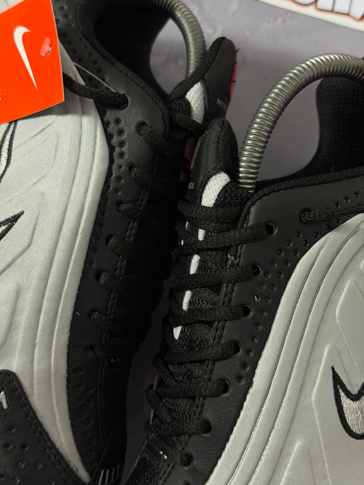 Tênis Nike Shox R4 - Cinza/Vermelho