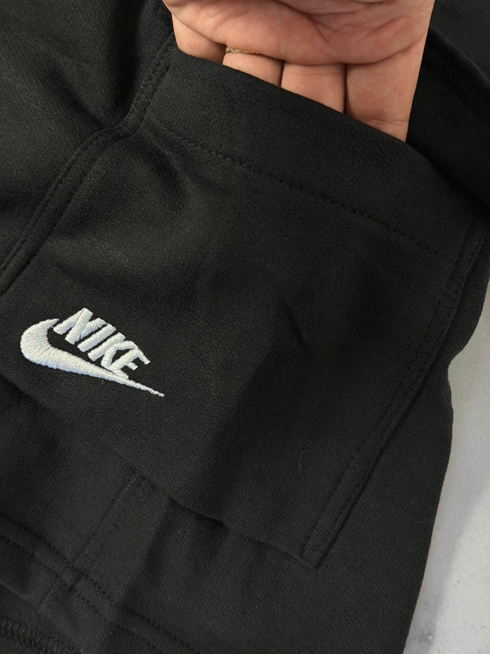 Shorts Moletom Cargo Nike Club - Preto