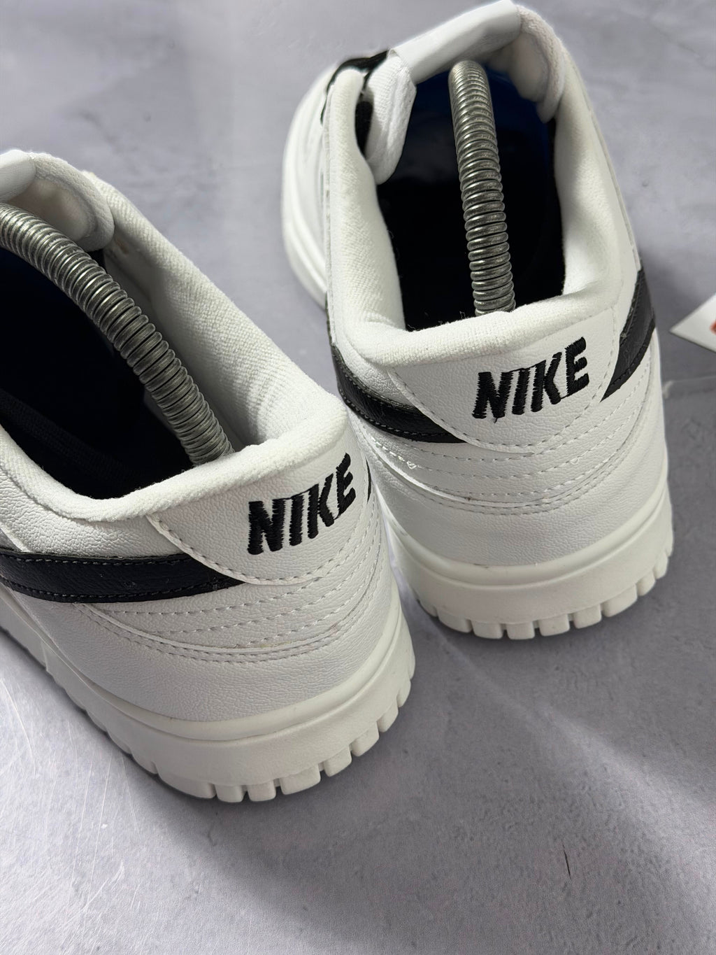 Tênis Nike Dunk Sb Low - Branco/Preto