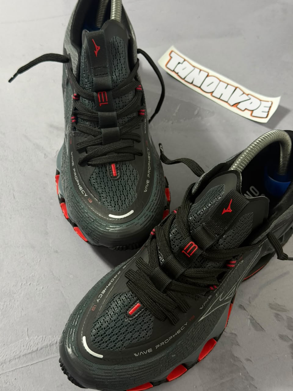Tênis Mizuno Wave Prophecy 13 - Cinza Vermelho