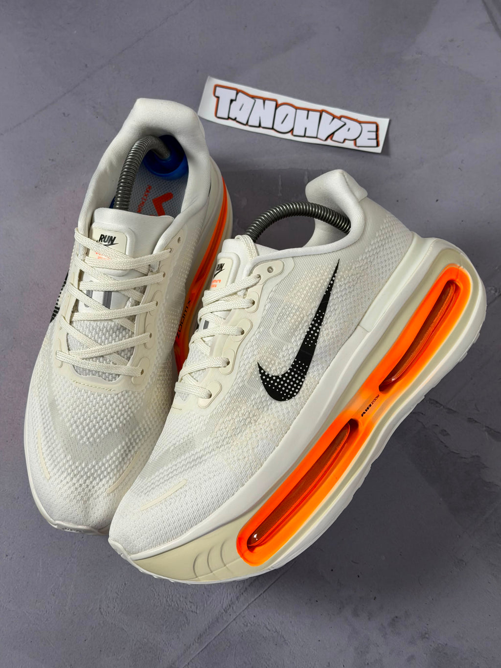 Tênis Nike Vomero - White Orange