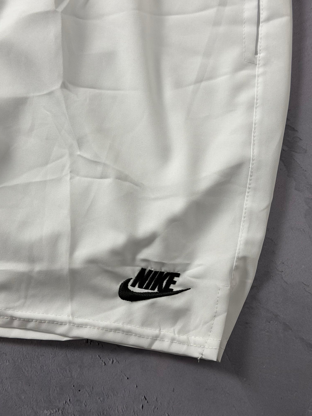 Shorts Tactel Nike Club Flow - Branco