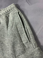 Shorts Moletom Cargo Nike Club - Cinza
