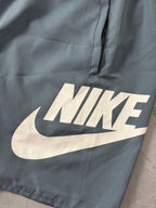 Shorts Tactel Nike Club - Azul Petróleo