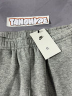 Shorts Moletom Cargo Nike Club - Cinza