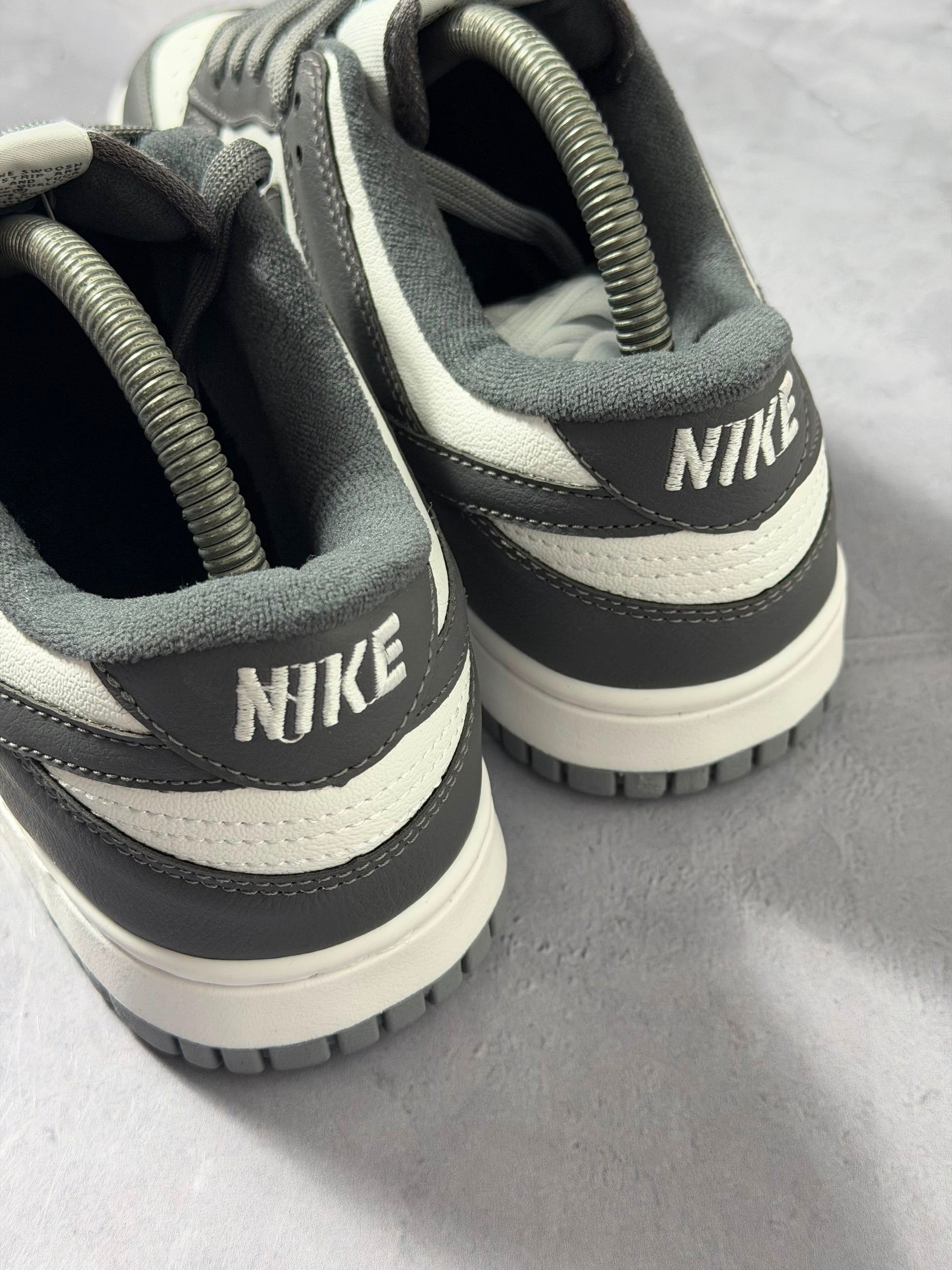 Tênis Nike Dunk Sb Low - Grey/White