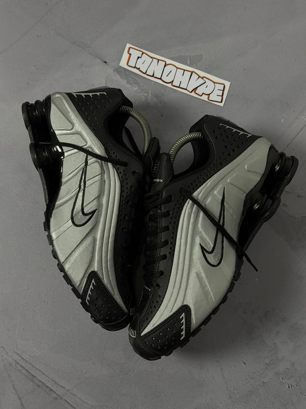 Tênis Nike Shox R4 - Cinza/Preto