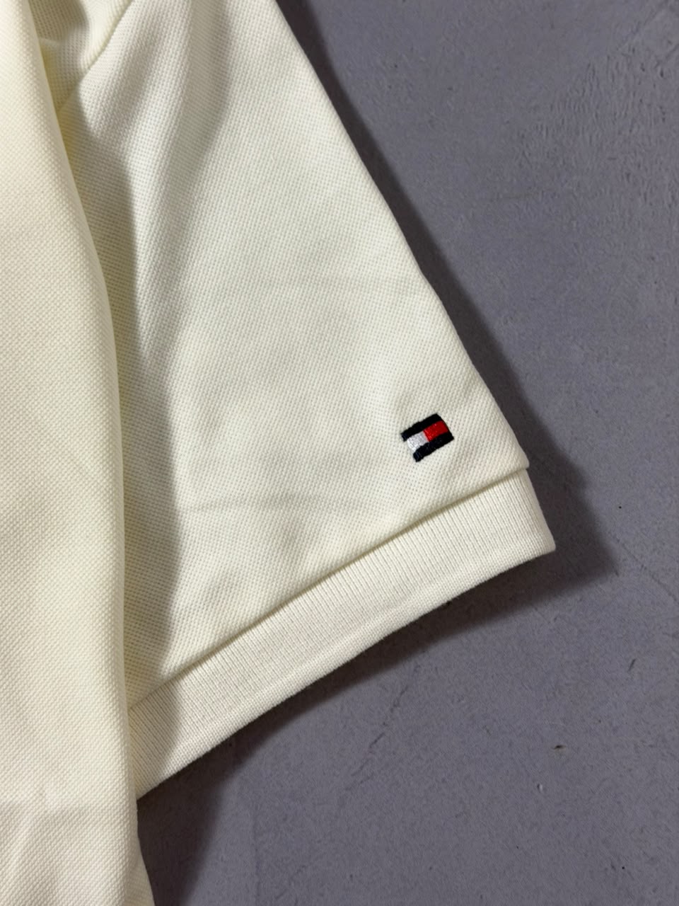Polo Tommy Hilfiger Letreiro - OffWhite