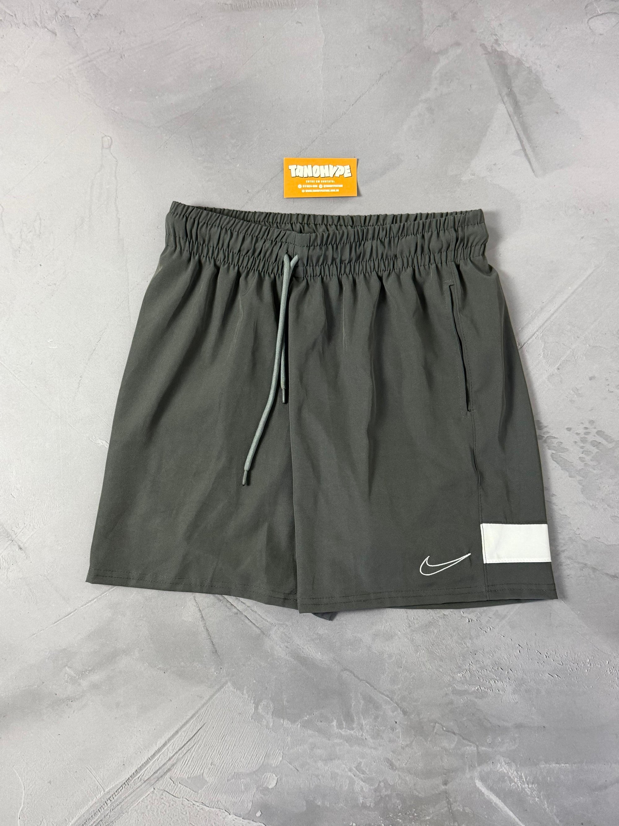 Shorts Tactel Nike Academy - Cinza