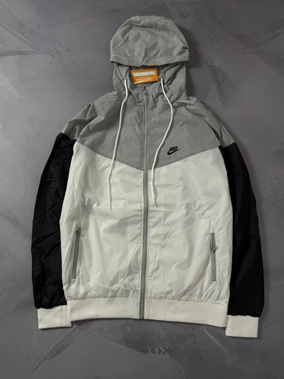 Corta Vento Nike Windrunner - Preto e Cinza