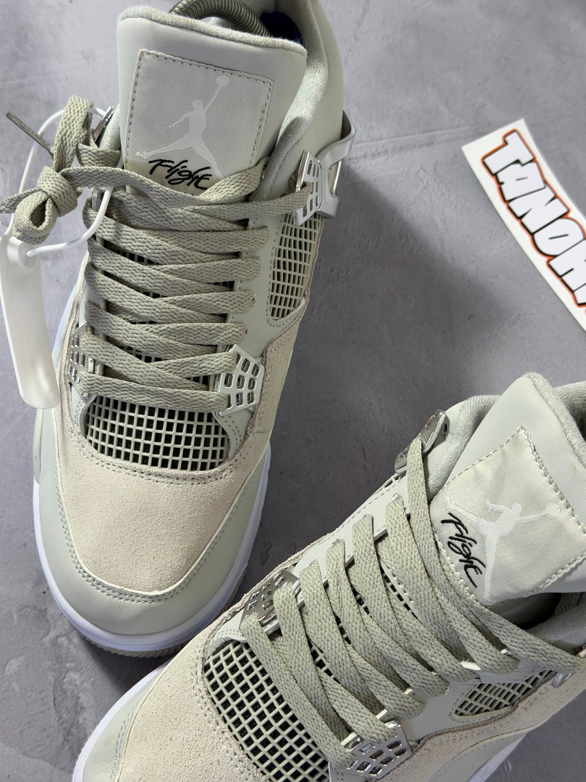 Tênis Nike Air Jordan 4 - Bege