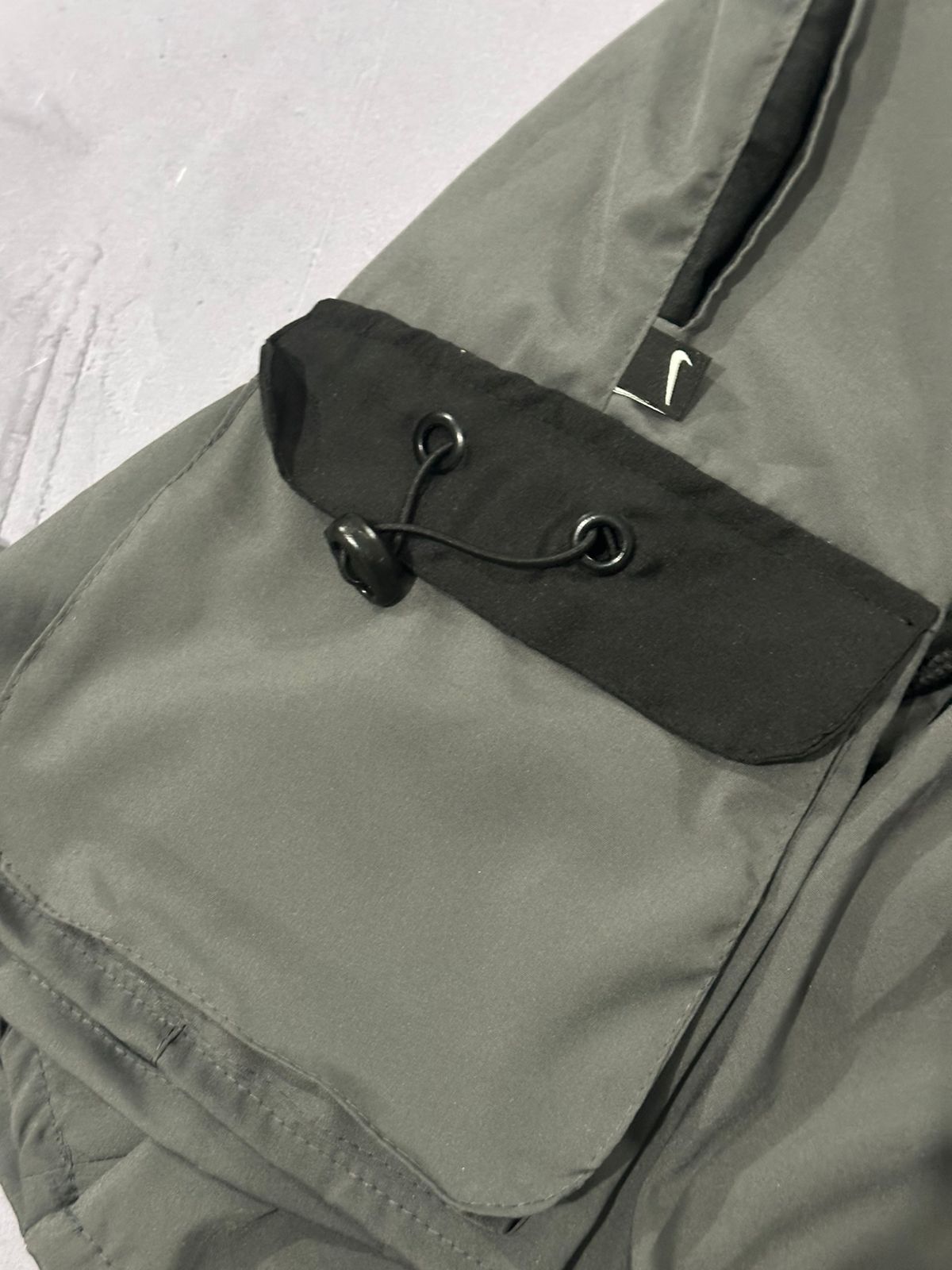 Shorts Tactel Nike Cargo - Cinza Chumbo