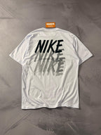 Camiseta Nike Repeat Fade - Branca