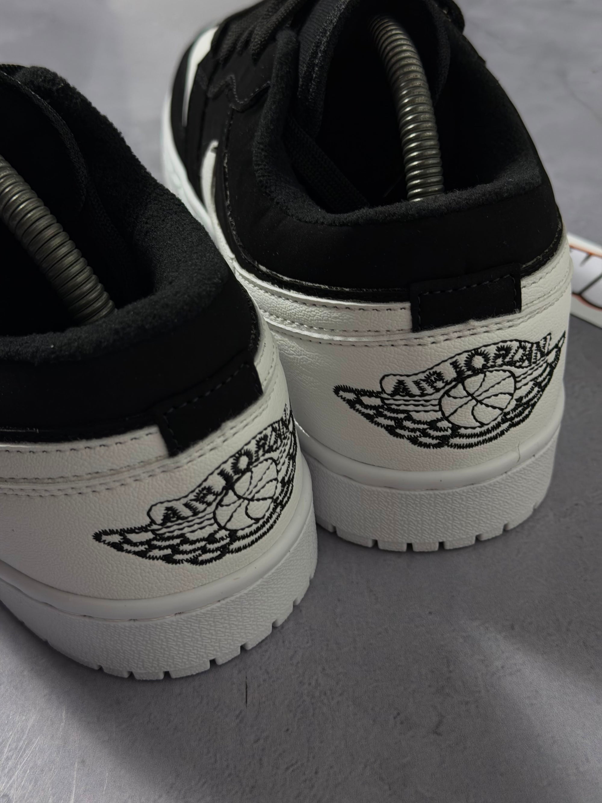 Tênis Nike Air Jordan Low 1 - Black/White