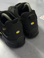 Tênis Nike Vapormax Plus - Preto e Dourado
