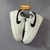 Tênis Nike Air Force 1 - Branco e Preto