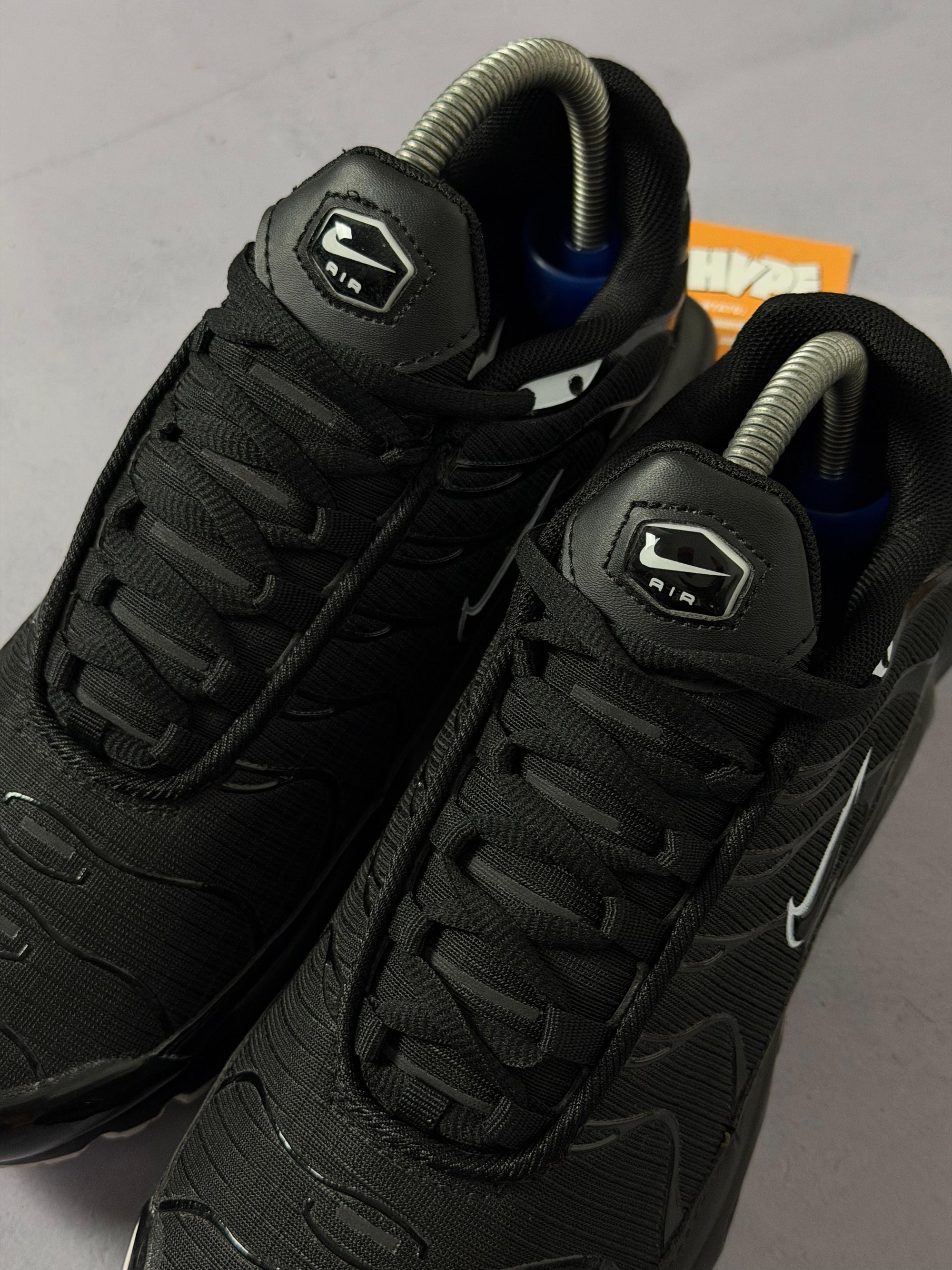 Tênis Nike Air Max Plus TN - Preto Branco