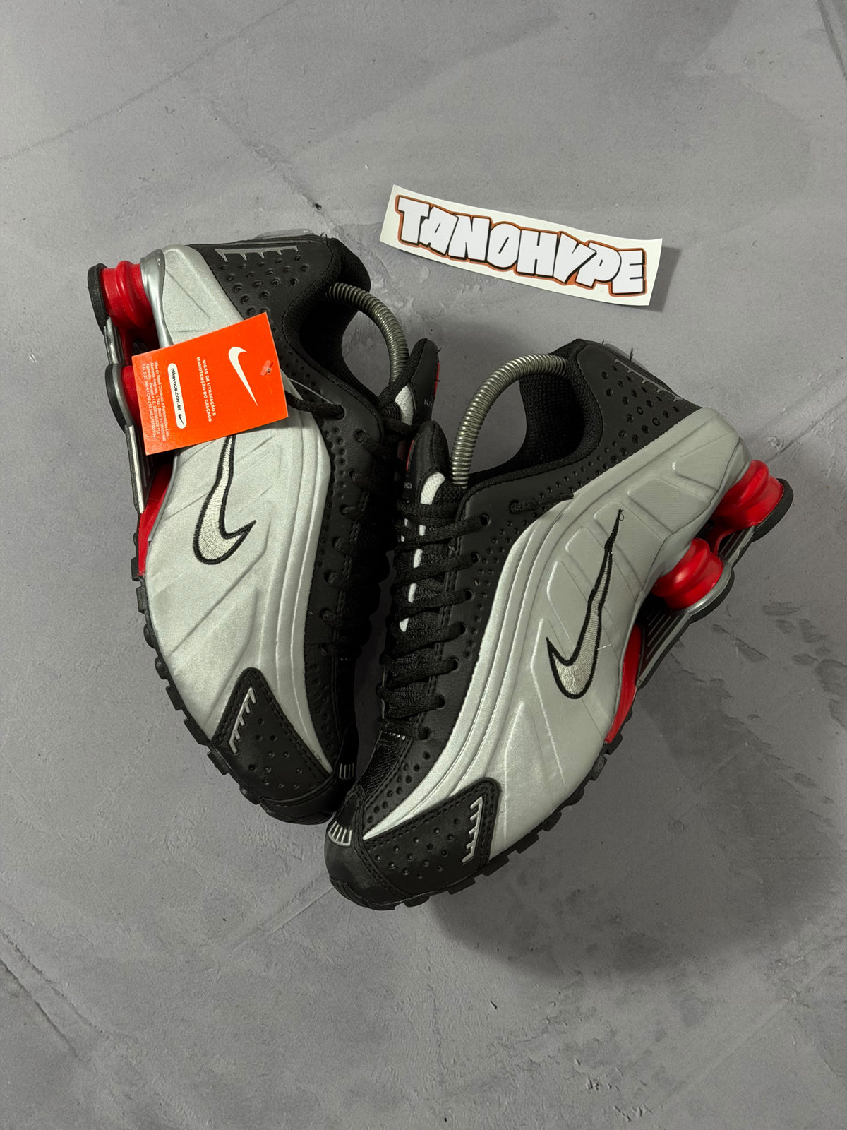 Tênis Nike Shox R4 - Cinza/Vermelho
