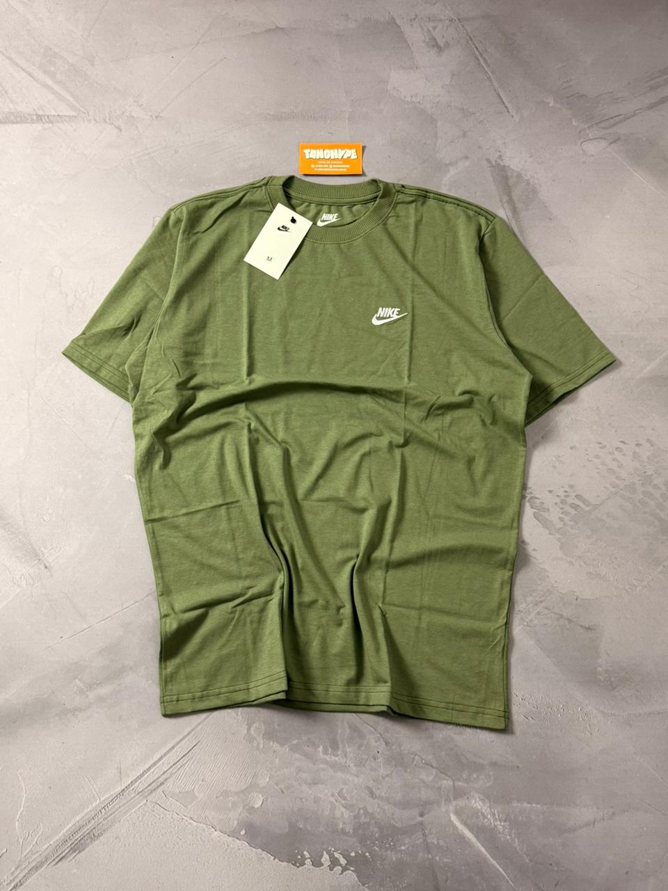 Camiseta Nike Club - Verde