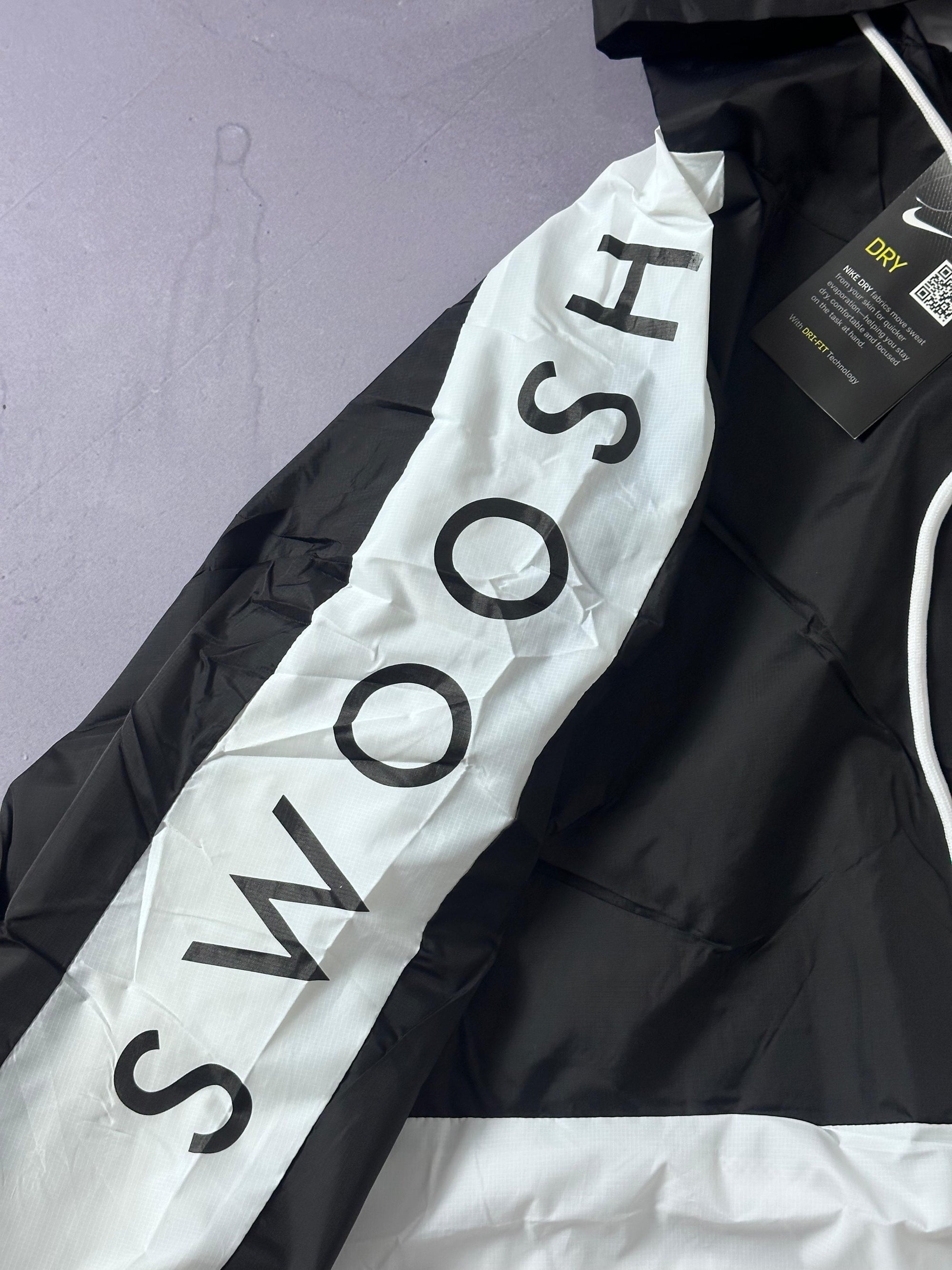 Corta Vento Nike Swoosh - Preto