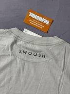 Camiseta Nike Swoosh + Just do IT - Cinza Smoke