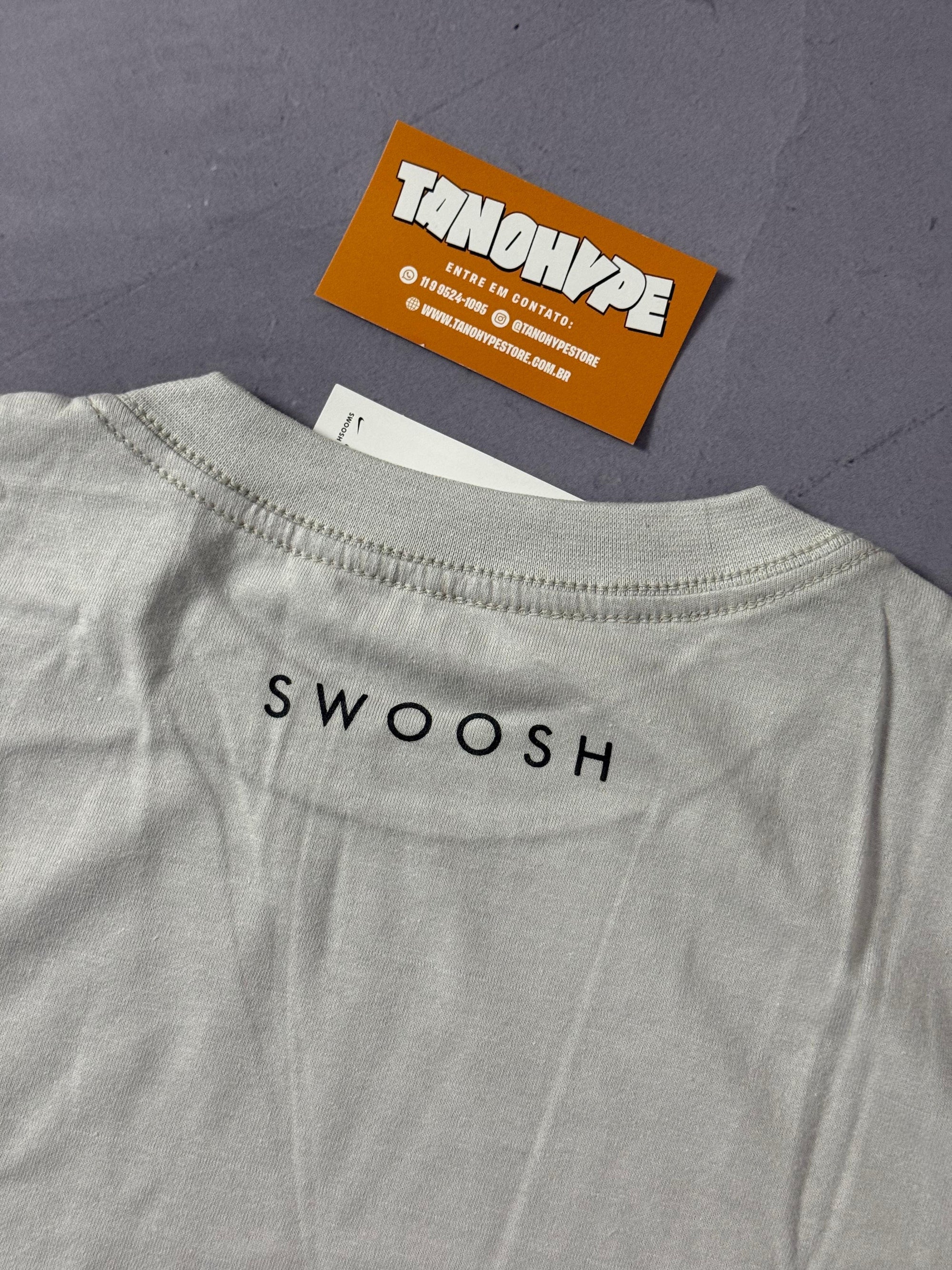 Camiseta Nike Swoosh + Just do IT - Cinza Smoke