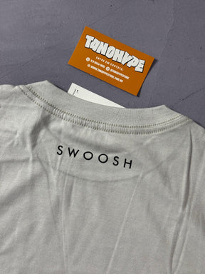 Camiseta Nike Swoosh + Just do IT - Cinza Smoke