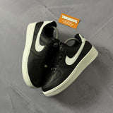 Tênis Nike Air Force 1 - Preto e Branco