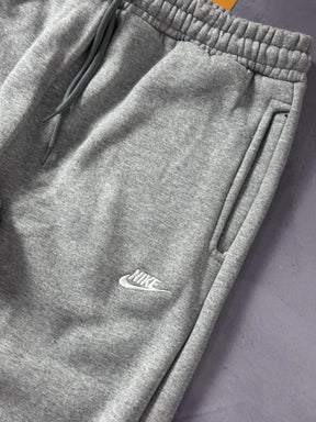 Calça Moletom Nike Club - Cinza
