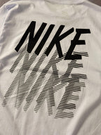 Camiseta Nike Repeat Fade - Branca