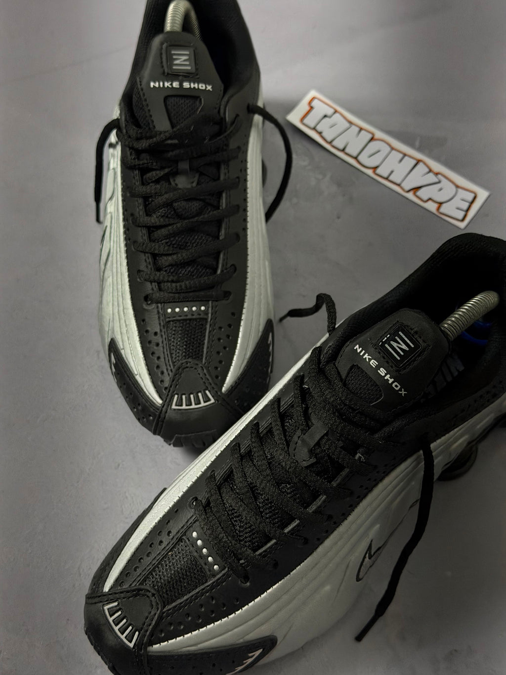 Tênis Nike Shox R4 - Cinza/Preto