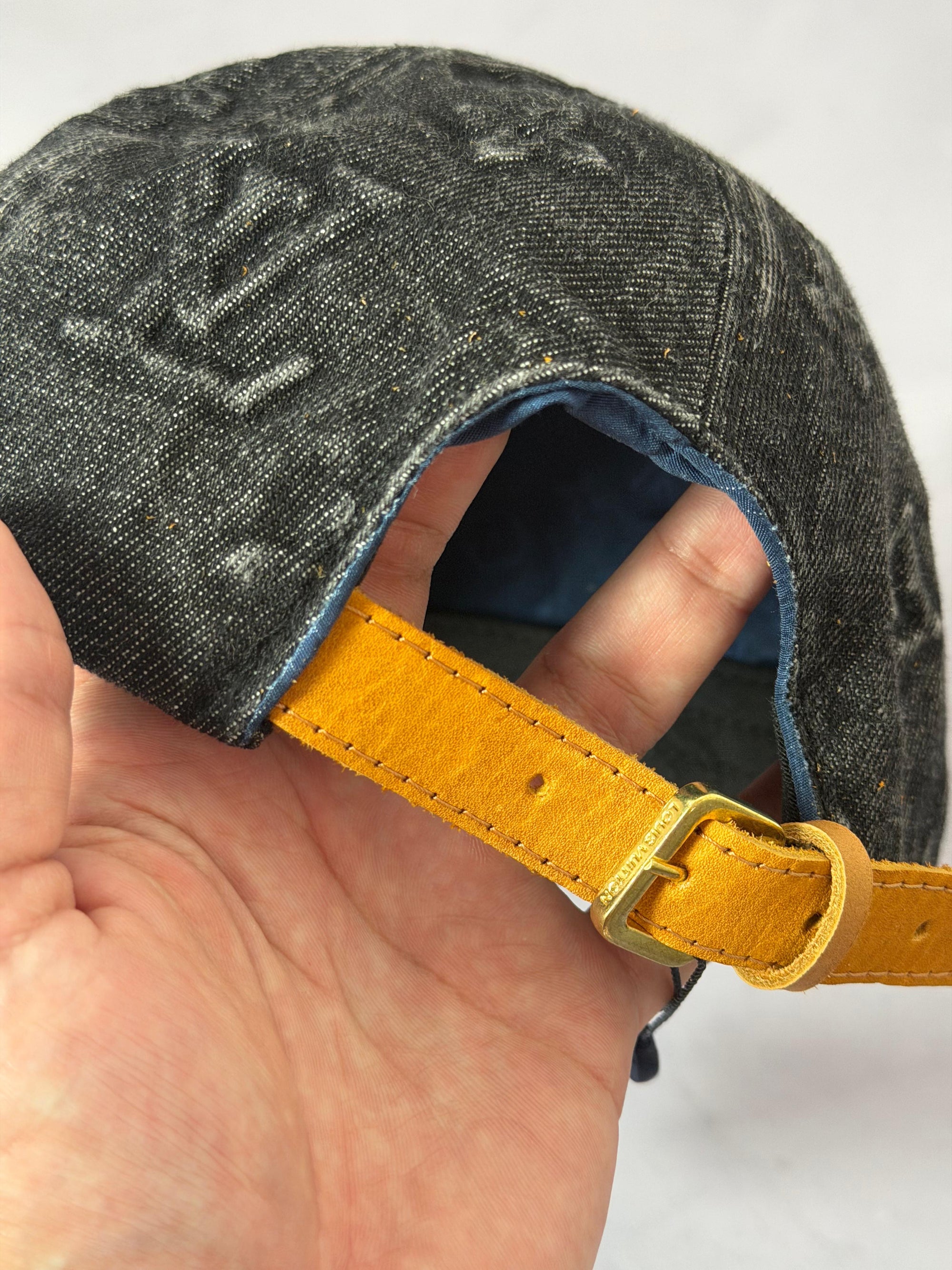 Boné Louis Vuitton Jeans - Cinza
