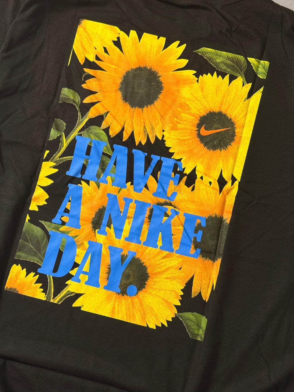 Camiseta Nike Day Flowers - Preto