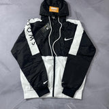 Corta Vento Nike Swoosh - Preto