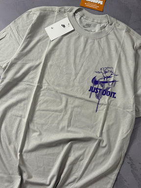 Camiseta Nike Flowers - Cinza Smoke