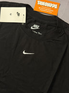 Camiseta Nike Essentials - Preto