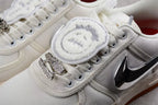 Tênis Nike Air Force 1 x Travis Scott