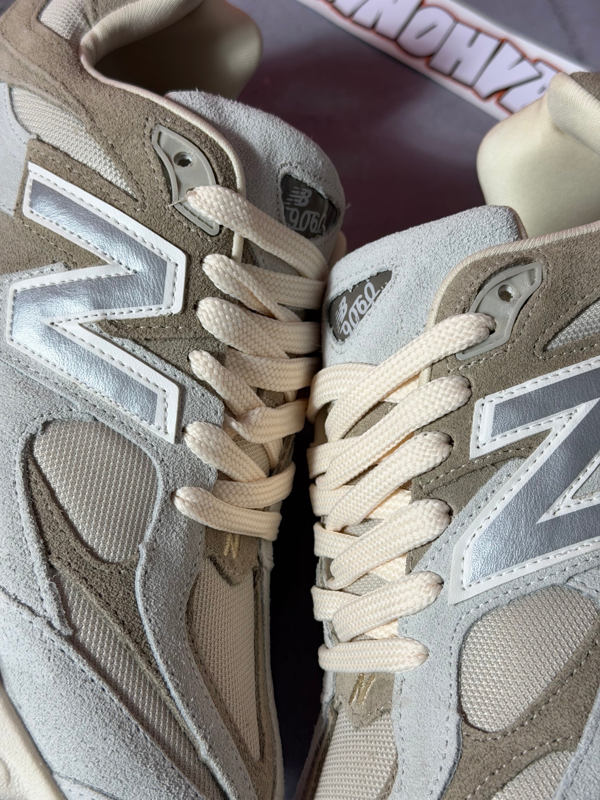 Tênis New Balance 9060 - Creme