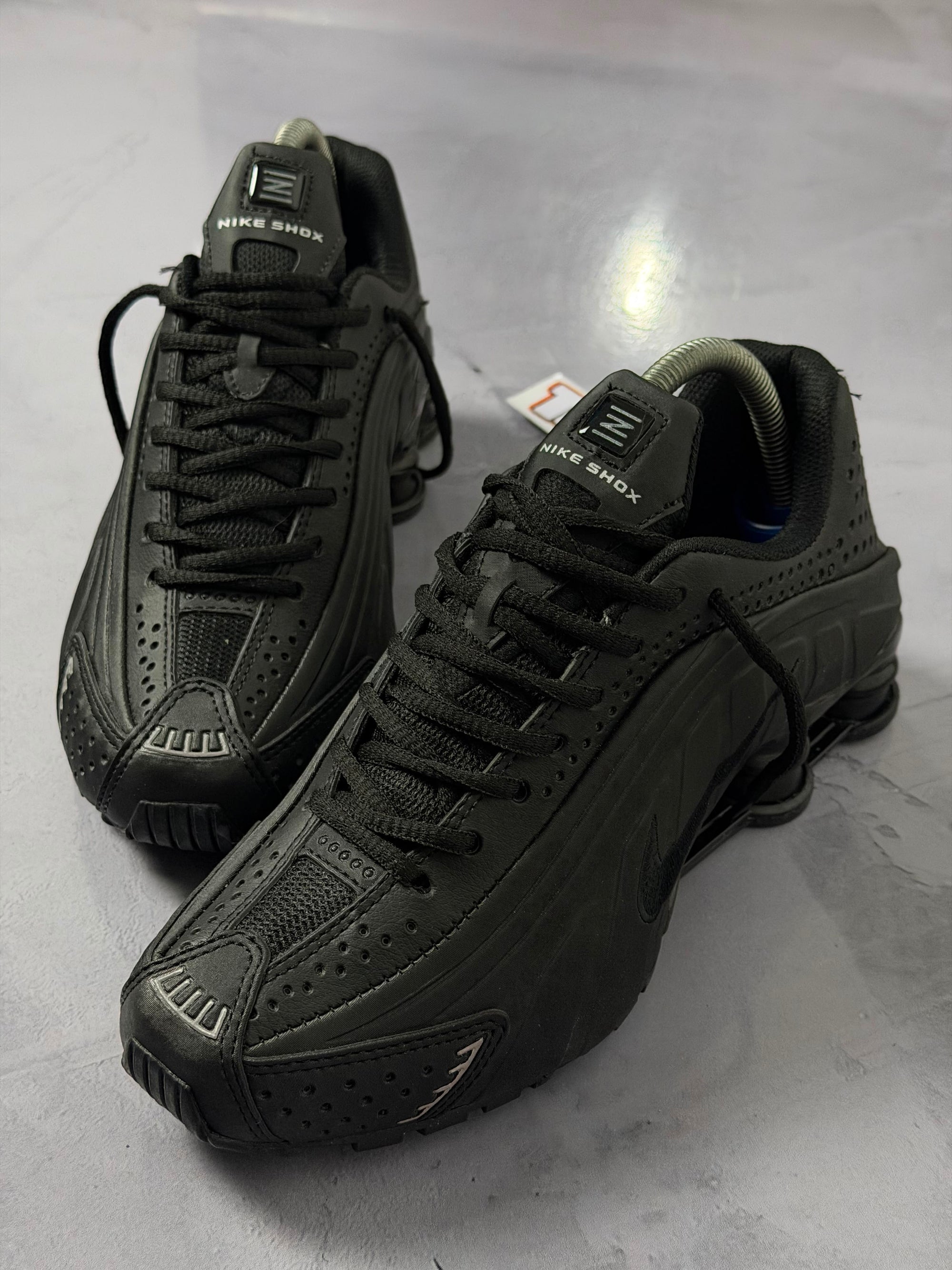 Tênis Nike Shox R4 - Preto