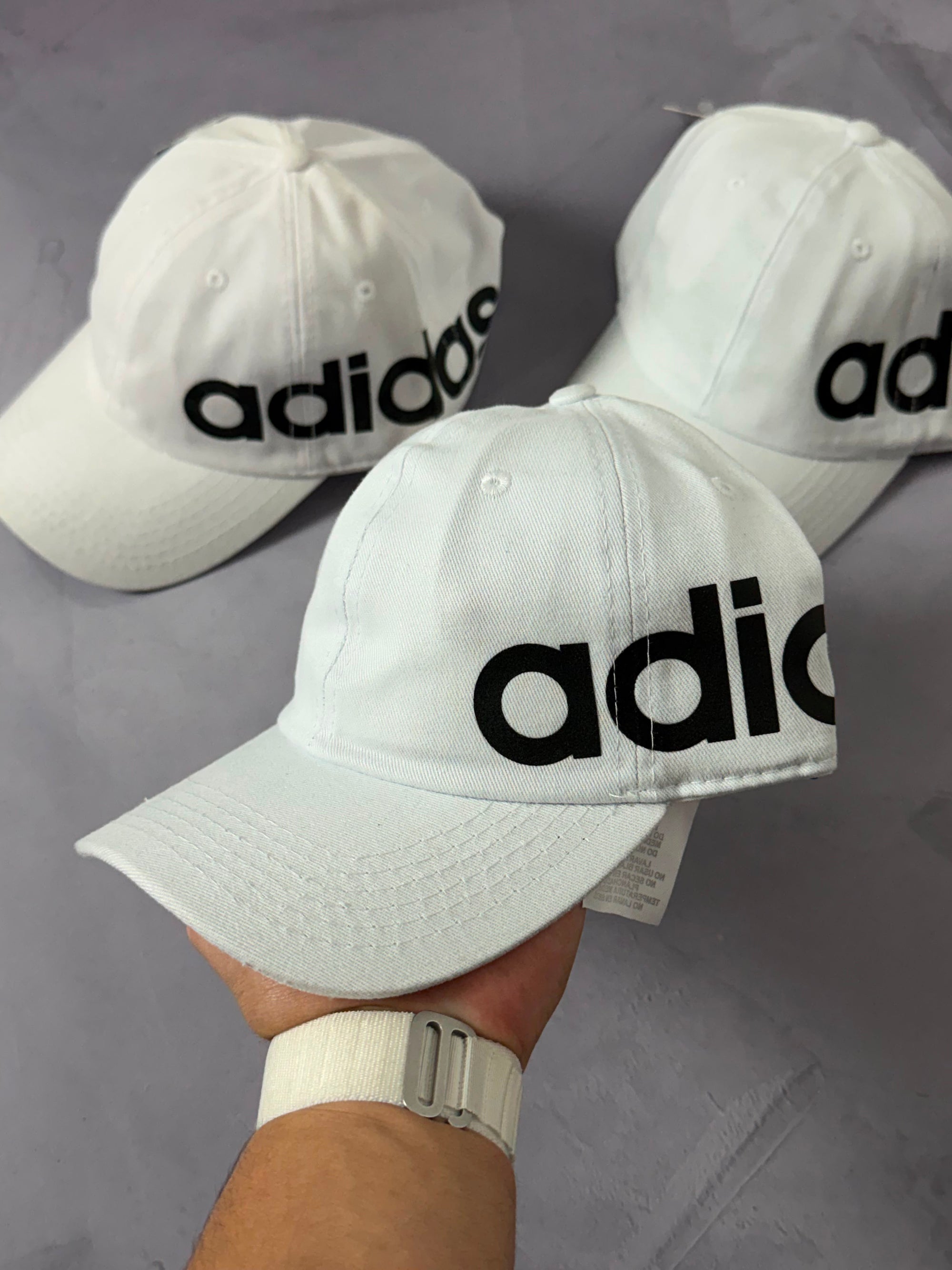 Boné Adidas Letreiro - Branco