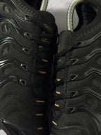Tênis Nike Vapormax Plus - Preto e Dourado