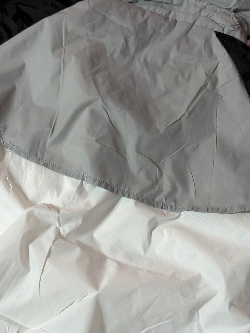 Corta Vento Nike Windrunner - Preto e Cinza