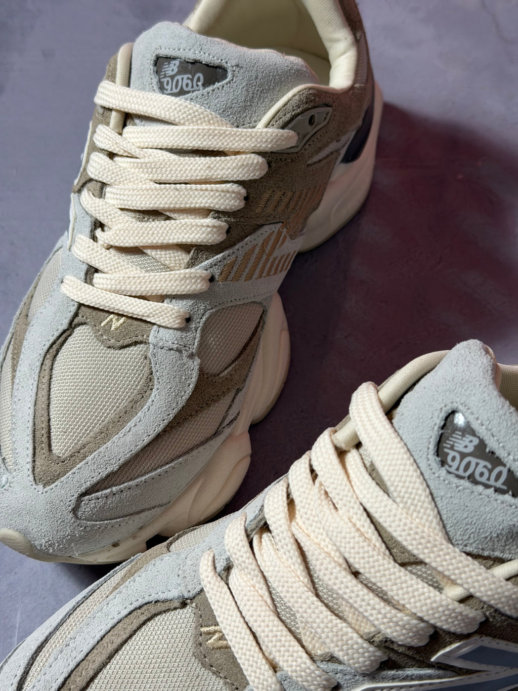Tênis New Balance 9060 - Creme