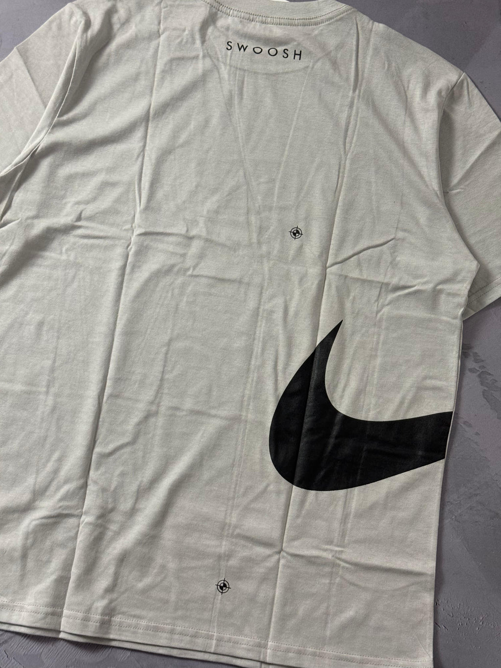 Camiseta Nike Swoosh + Just do IT - Cinza Smoke
