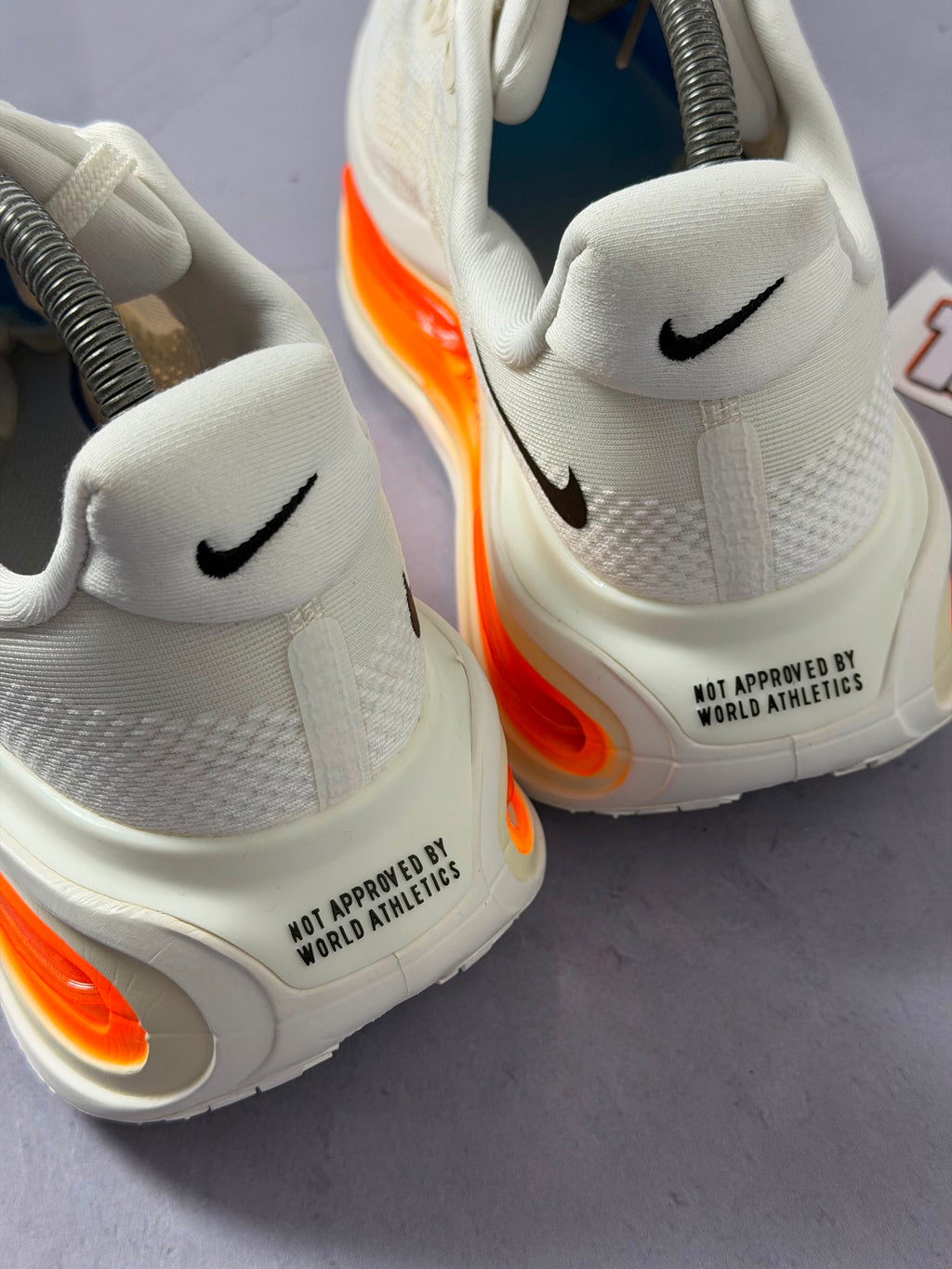 Tênis Nike Vomero - White Orange
