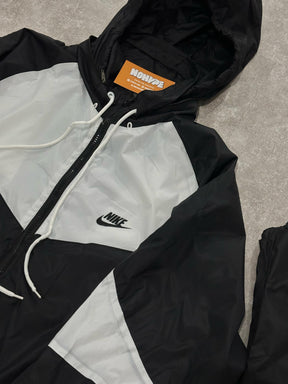 Conjunto Nike - Calça + Corta Vento Preto/Branco